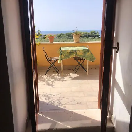 Casale Belvedere Vista Mare ベッド・アンド・ブレックファスト ヴァルデーリチェ