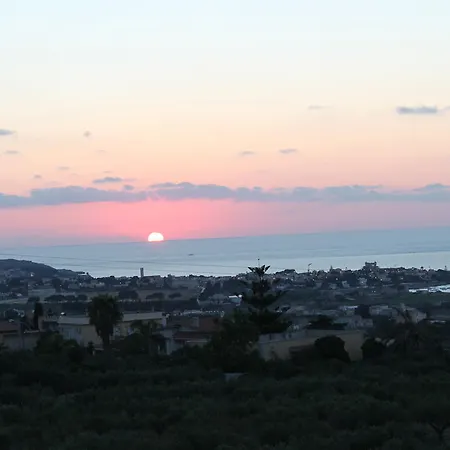 ベッド・アンド・ブレックファスト Casale Belvedere Vista Mare